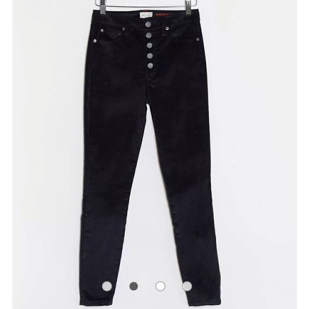 Alice & Olivia Jeans high rise velvet jeans with exposed buttons in black sz 25